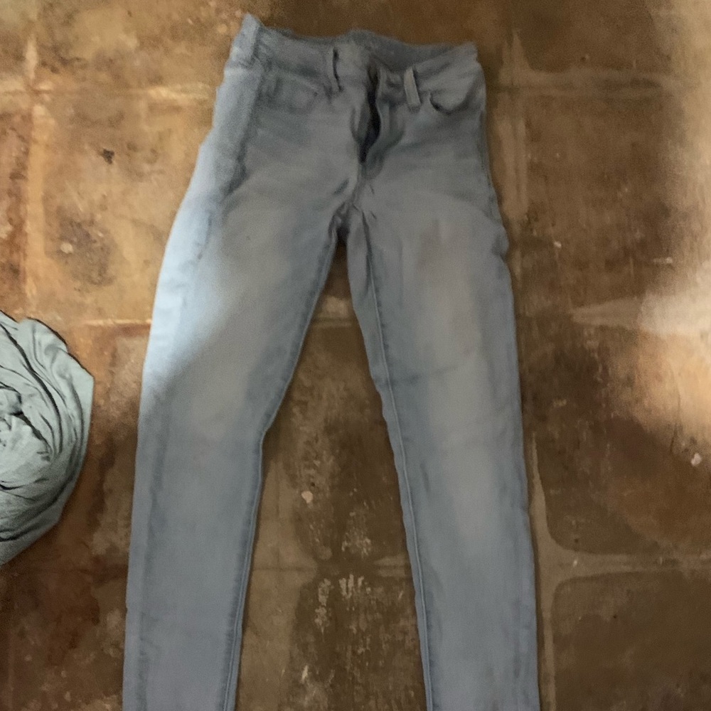 Size 2 American eagle cropped light denim jeans
